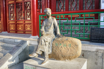 陈少梅铜像