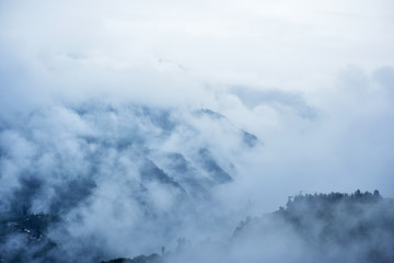 远山水墨画