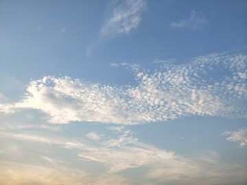 河流晚霞小船美景