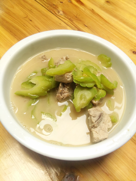 排骨苦瓜汤
