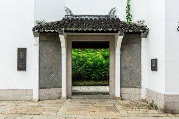 中式古建筑民居大门