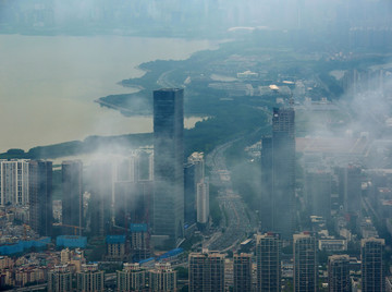 烟雨中的深圳滨河时代大厦