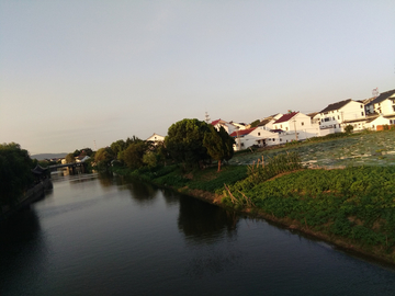 湖边
