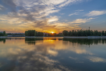 晚霞湖景