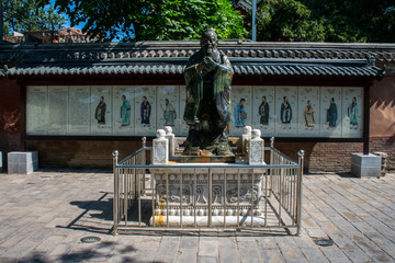 北京孔庙崇圣祠孔子像