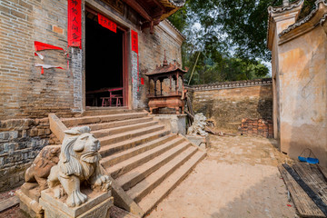 农村寺庙大门