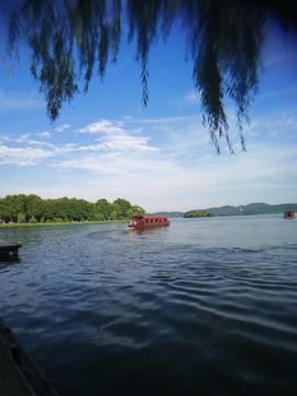 西湖碧水蓝天