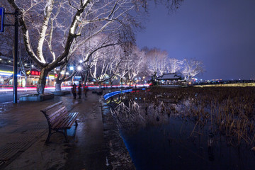 杭州西湖雪后夜景