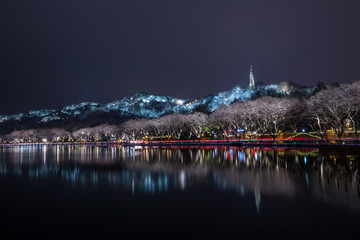 杭州西湖雪后夜景