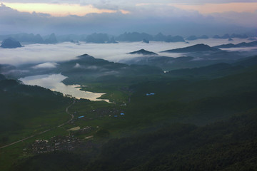 广西昭平东潭岭朝霞晨雾风光高清