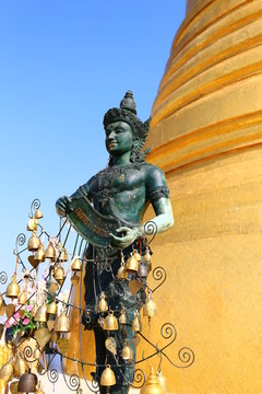 泰国佛塔古雕塑
