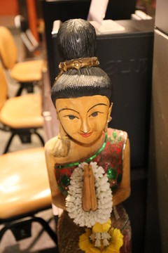 泰国迎宾木雕