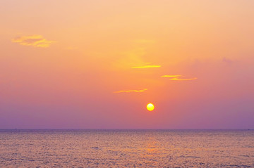 海上日出