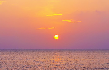 海上日出