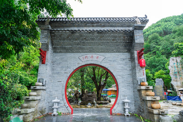 中式庭院大门圆月门