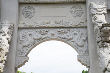 双龙戏珠浮雕中式门头