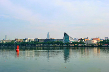 珠江河畔