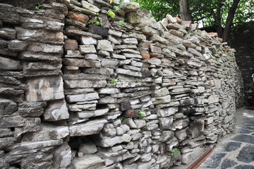 青岩古镇的叠石围墙