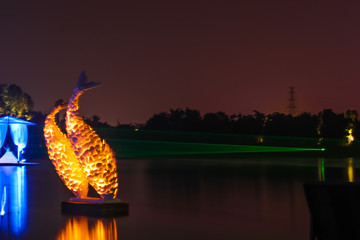 公园湖面夜景