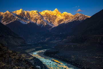 南迦巴瓦峰日落全景