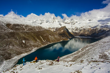 白马琳措全景