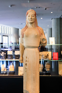 卫城博物馆文物少女雕塑