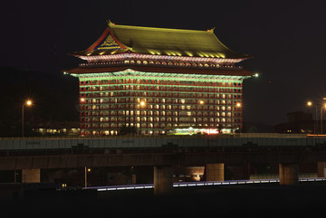 台湾大酒店的夜景