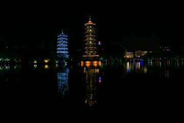 桂林双塔夜景