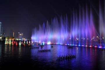 秋水广场喷泉夜景