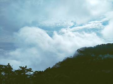 云浪青山美丽自然