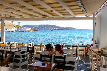 希腊米克诺斯海滨餐厅