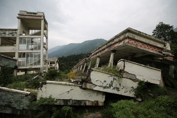 四川汶川特大地震漩口中学遗址