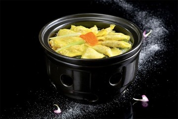 杂菜蛋饺煲