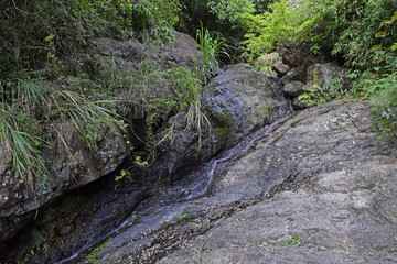 山涧溪流