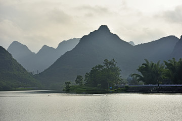 湖光山色