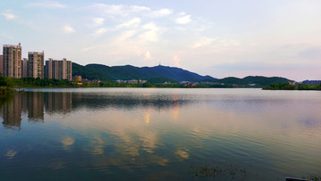 远眺湖景
