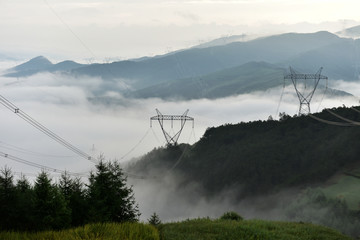 高山云海水墨画