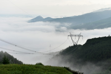 高山云海水墨画