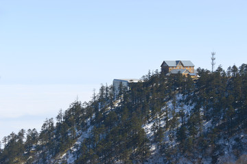 西岭雪山日月坪接待站雪景