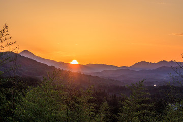 日出东山