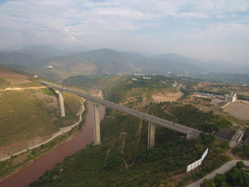 航拍玉溪世界第一高桥旅游风景区