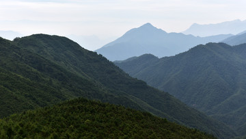 远山水墨画