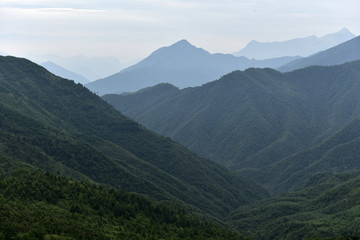 远山水墨画