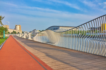 健身步道和波浪式围栏