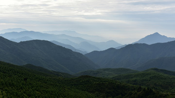 远山水墨画