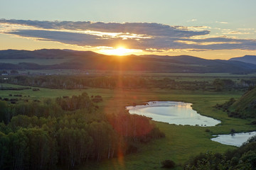 日落马蹄湖