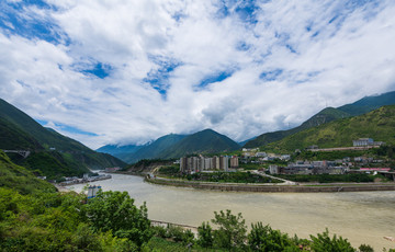 贡嘎雪山环线徒步沿途风光