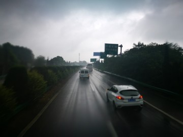 雨天的高速