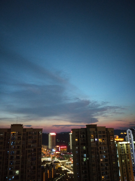 夏天城市夜景