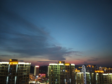 夏天城市夜景